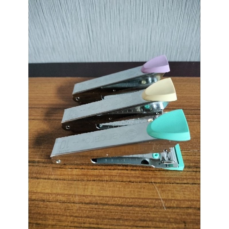 

Stapler/Staples merk Kangaro HD-10 Warna Acak (tidak termasuk isi staples)(per 1 pcs)