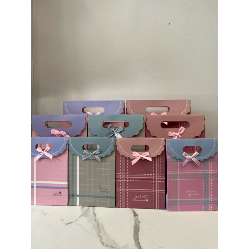 

Paper Bag Motif Premium Pita Lucu Velcro Tempel Kualitas Tinggi Kecil Sedang Besar