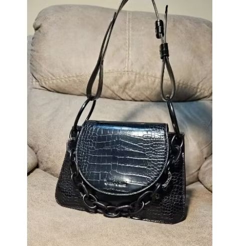 Tas Charles & Keith sling croco preloved