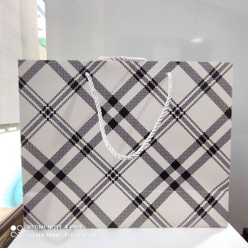 

Paper bag goodie bag tas bingkisan tas kado hand bag motif garis