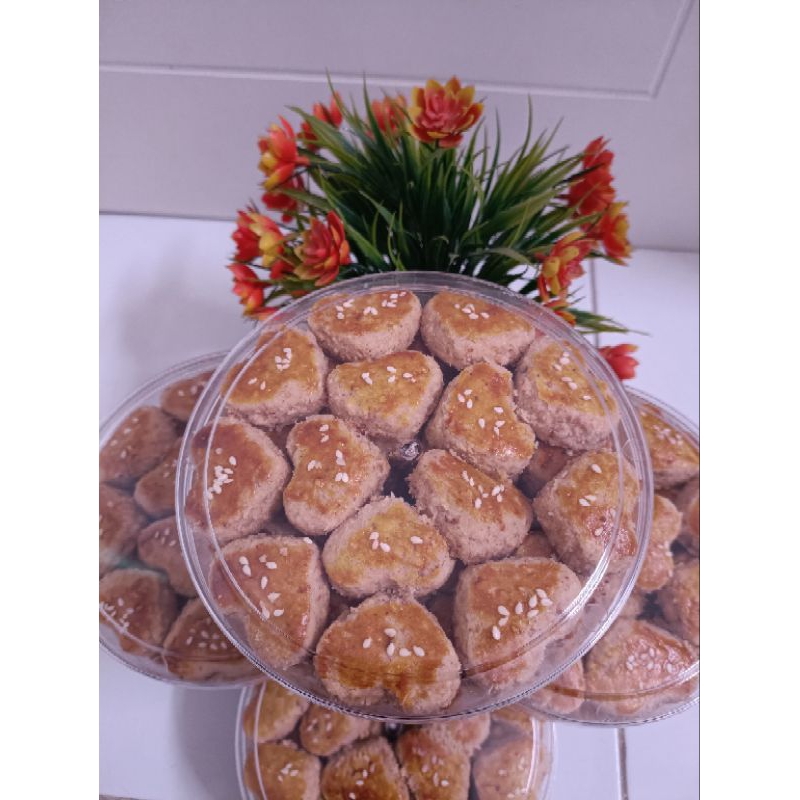 

kue kacang premium manisnya pas rasa kacangnya wangi banget