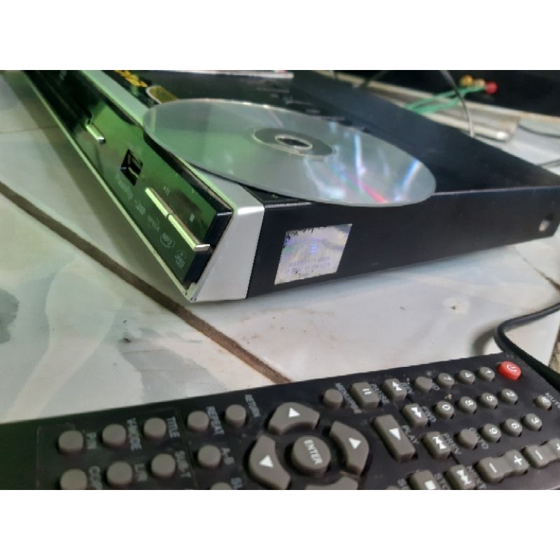 DVD PLAYER POLYTRON DTIB-2367c + REMOT + SPEAKER