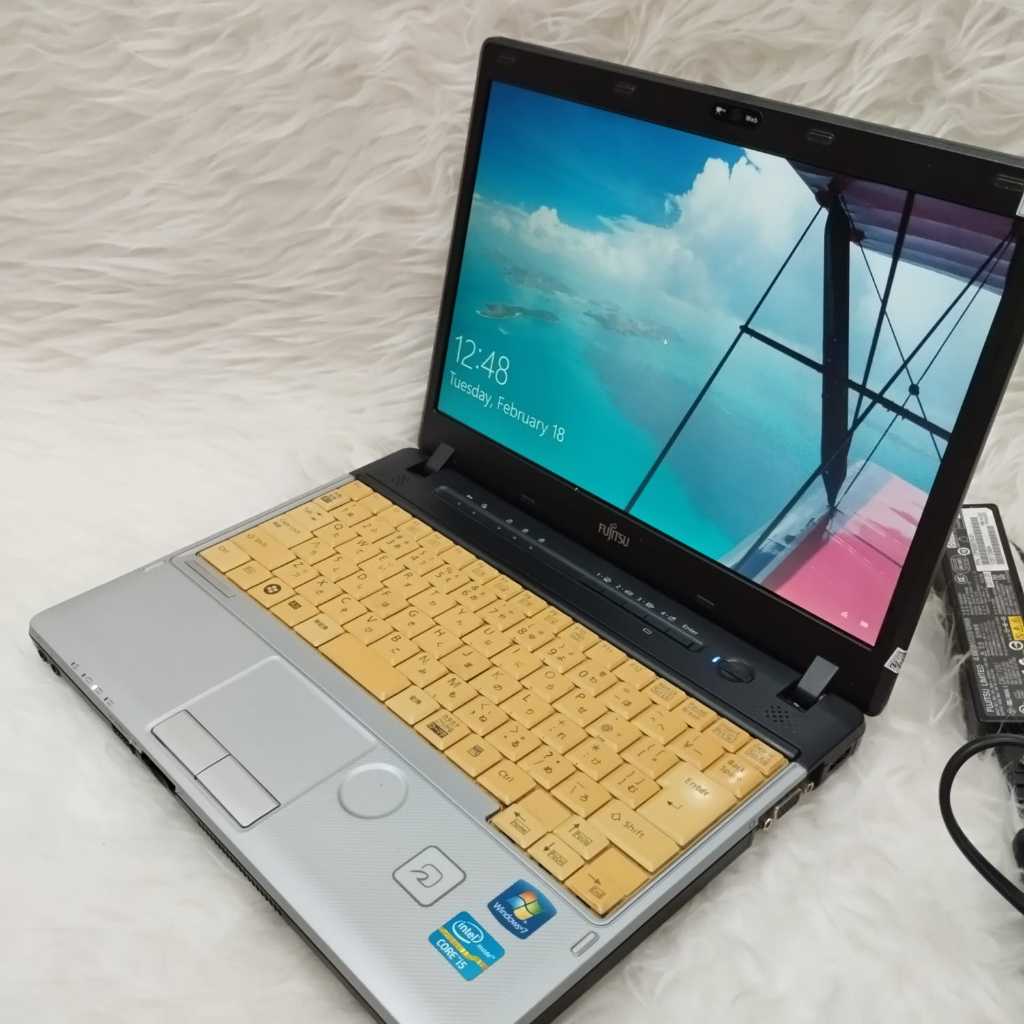 Laptop Fujitsu LIFEBOOK P771/d. Intel Core i5-2520M. 12.1" RAM 8GB HDD 500GB. WINDOWS 10 PRO. RINGAN