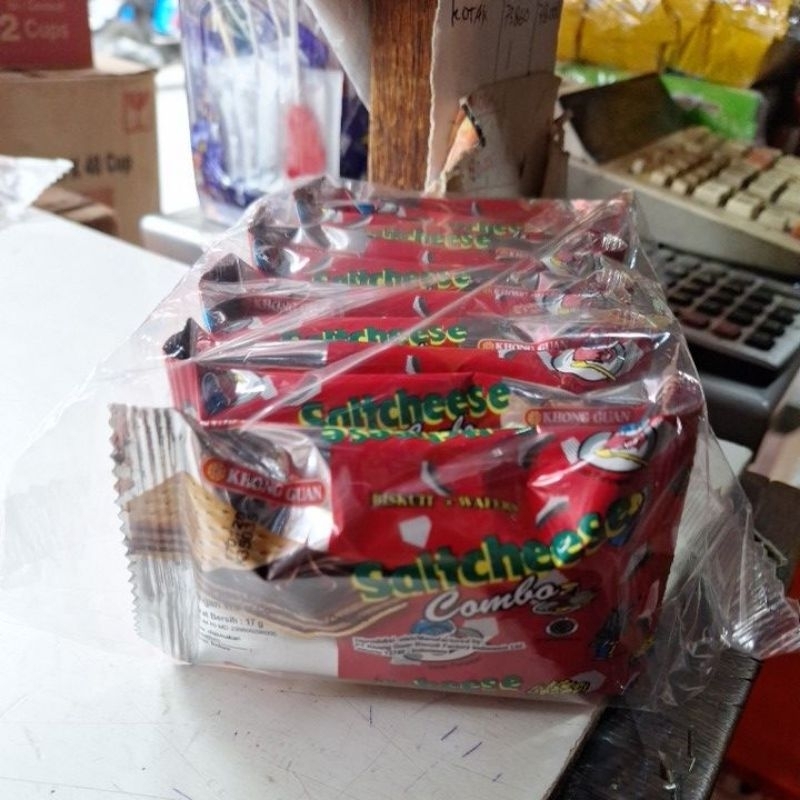 

Khong Guan Saltcheese