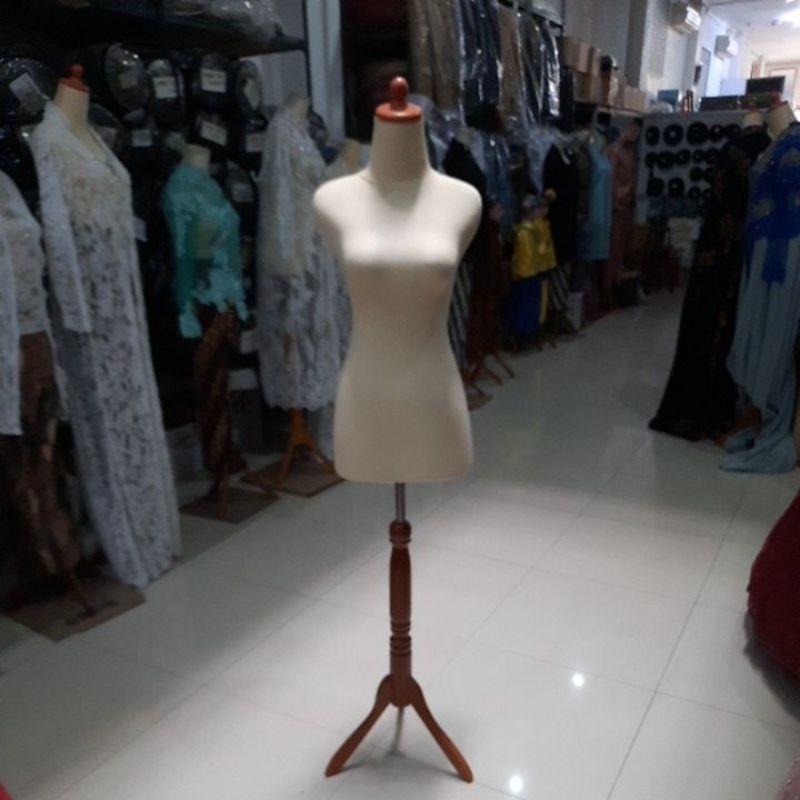 Patung manekin dewasa