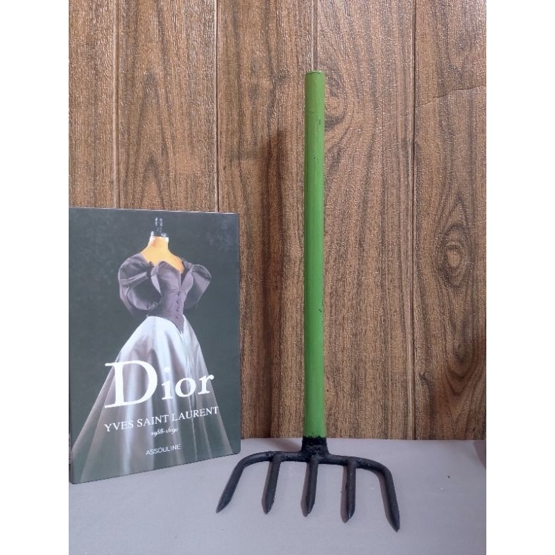 GARPU TANAH ALAT BERKEBUN