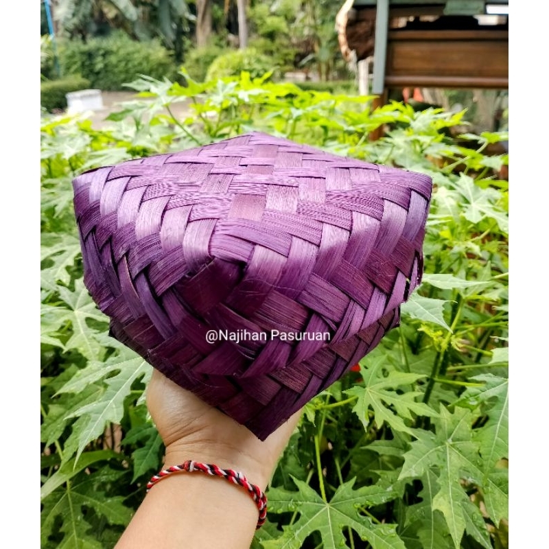 

Besek warna ungu uk. 18*18 tumbu besek tape besek warna warni