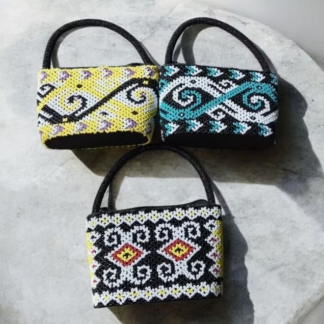 Tas Manik Jinjing Wanita Etnik Dayak Kalimantan – Handmade Unik & Elegan