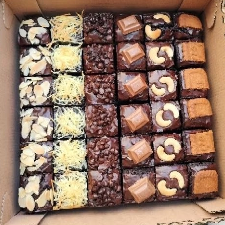 

BROWNIES SEKAT UKURAN 24X2CM 36 POTONG