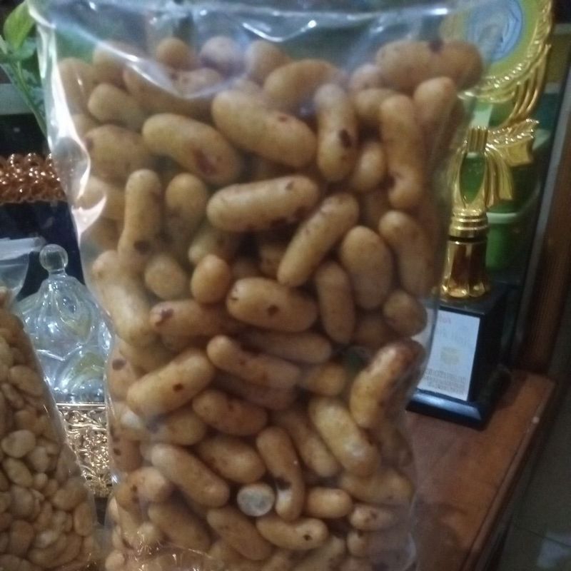 

kerupuk rujak vera, kacang mersi 2 bks..