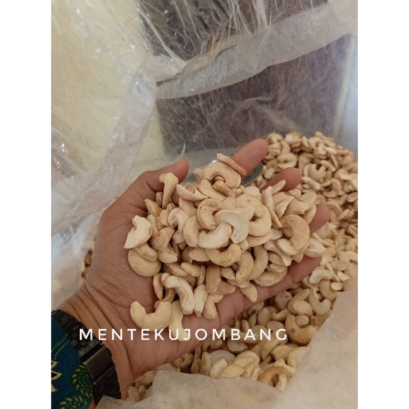 

kacang mente / kacang Mede belah 2 mentah kualitas bagus