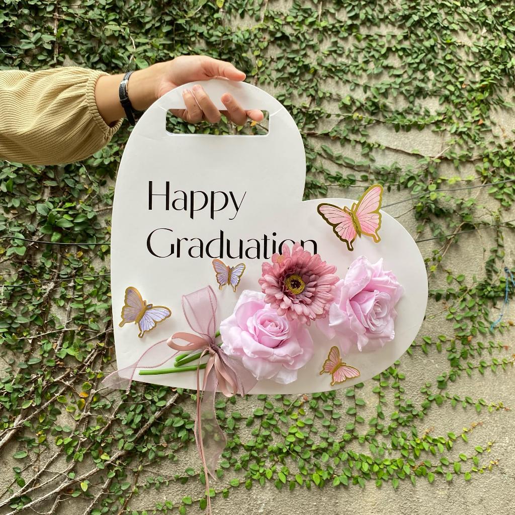 

Happy graduation love cardboar flower/paper board/kotak bunga tenteng