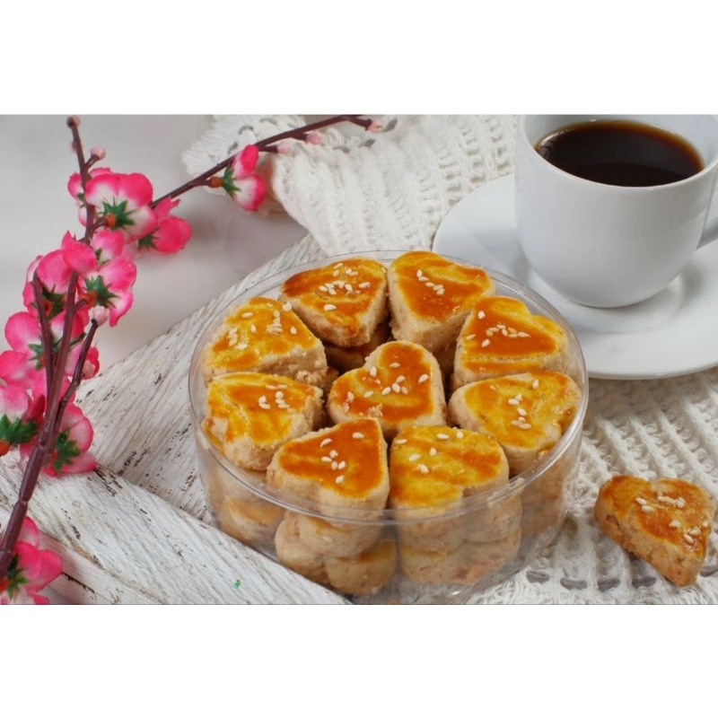

Kue kacang khas lebaran. gurih renyah lumer dimulut