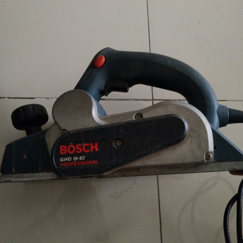 Mesin Serut Kayu BOSCH GHO 10-82