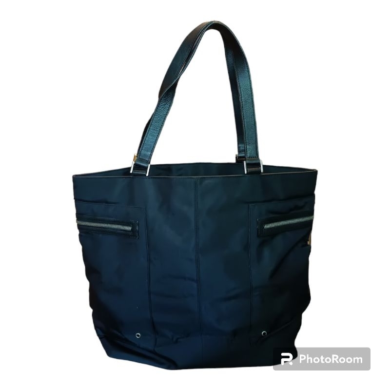 #W020-- Banana Republic tote bag, black nylon. Ringan, stylish, muat banyak.Original