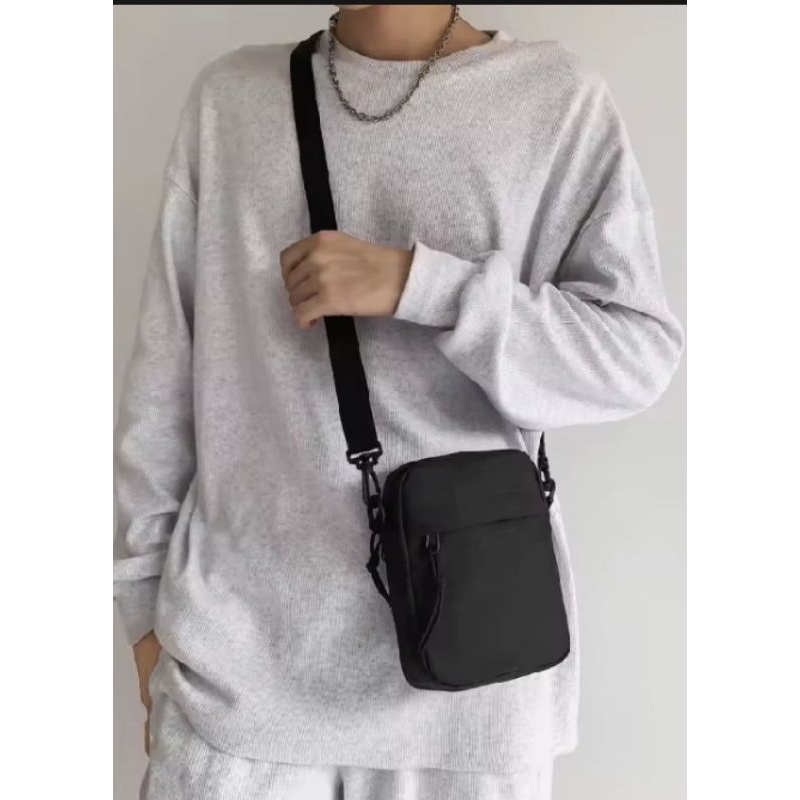 Tas Selempang Pria Slingbag Kasual Polos Hitam Selempang Pria Wanita
