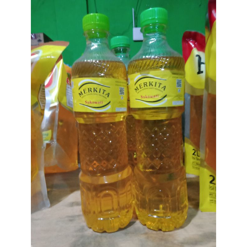 

minyak goreng merkita 775ml & baswara 800ml