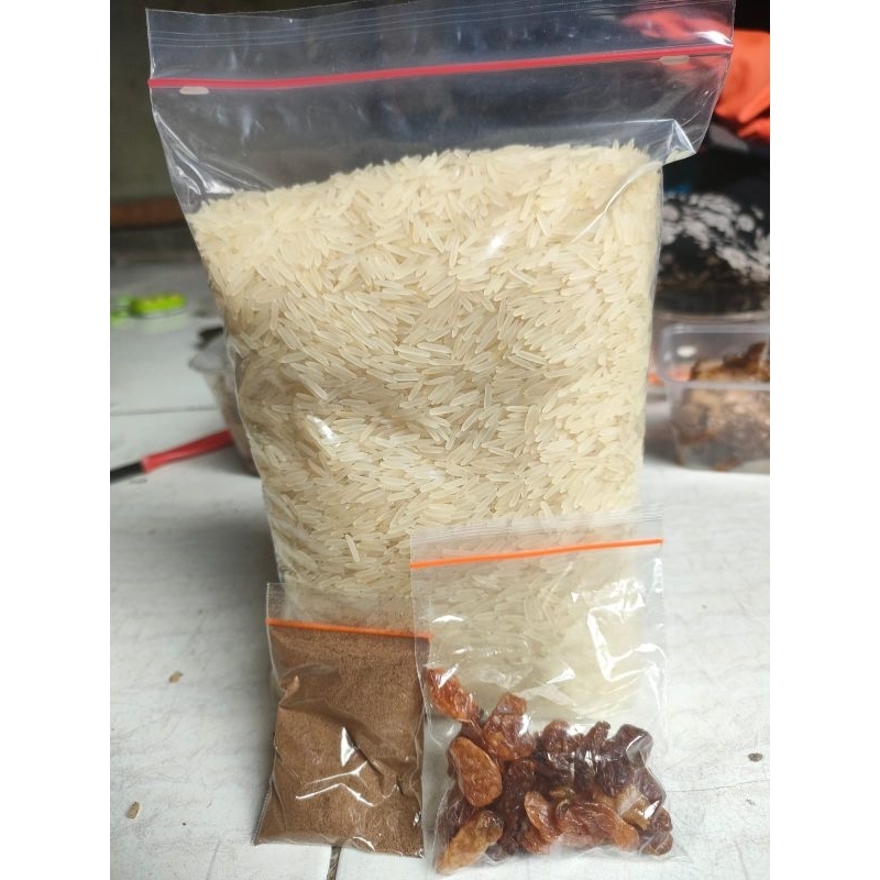 

Paket Nasi kebuli beras basmati 1kg + bumbu dan kismis
