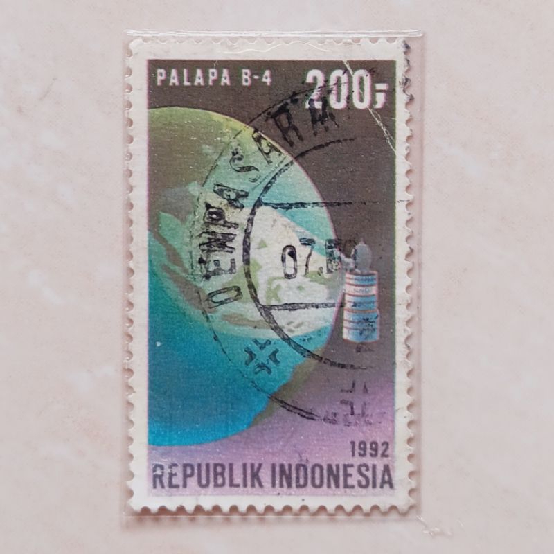 

(AA) Perangko Indonesia 1992 Telekomunikasi Nominal 200 Rupiah Used