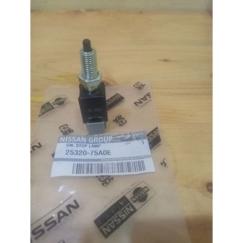 switch lampu rem brake switch nissan Frontier 1998-2004