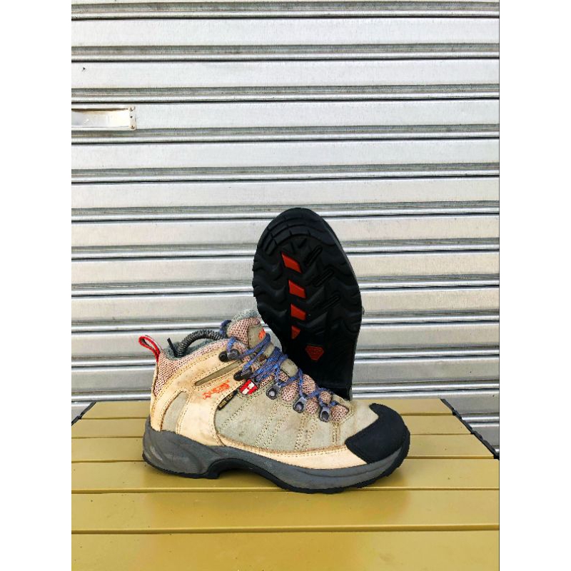 Sepatu Gunung Leisure time