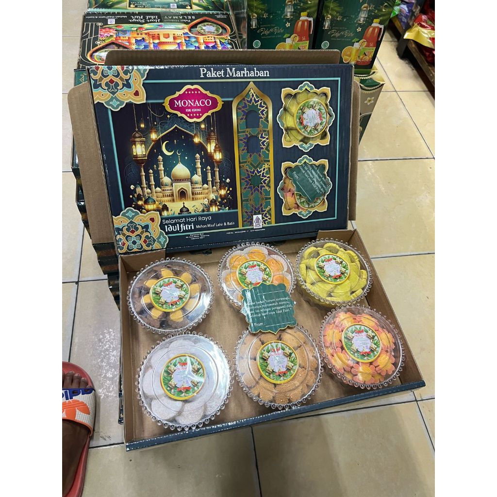 

Paket kue lebaran monaco bulat/ paket kue lebaran monaco marhaban