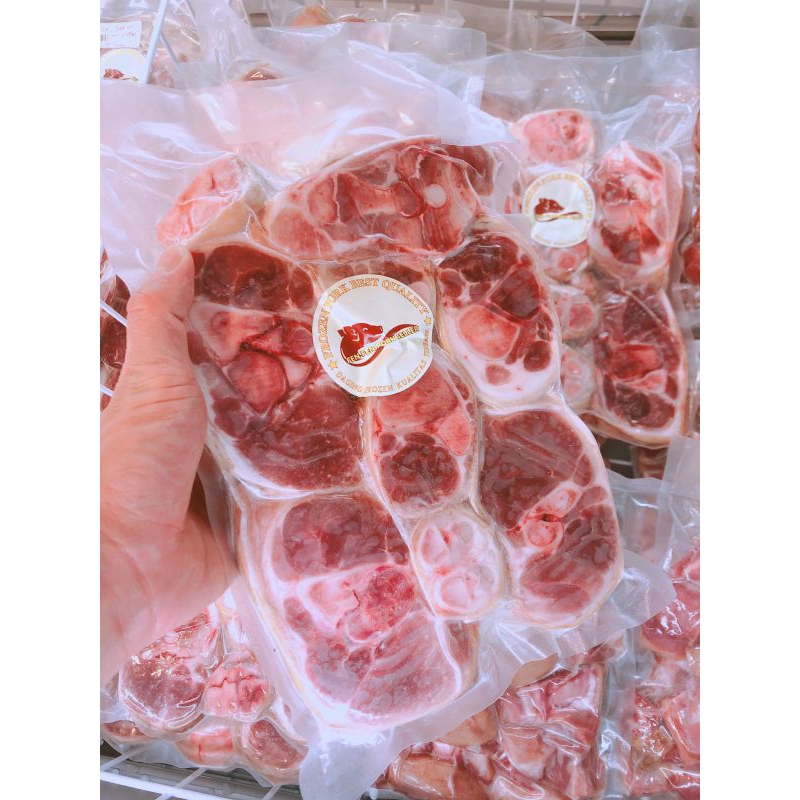 

CUKIOK / PORK LEG/ KAKI DEPAN BABI POTONGAN
