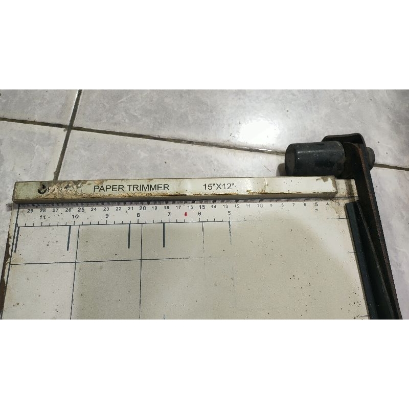 Pemotong Kertas F4 Bekas