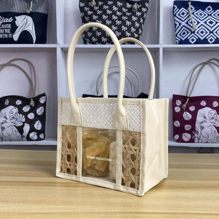 

Tas Parcel Mika Untuk 2 Toples Silinder Keranjang Hampers Kombinasi Anyaman Pandan Anyam Bambu