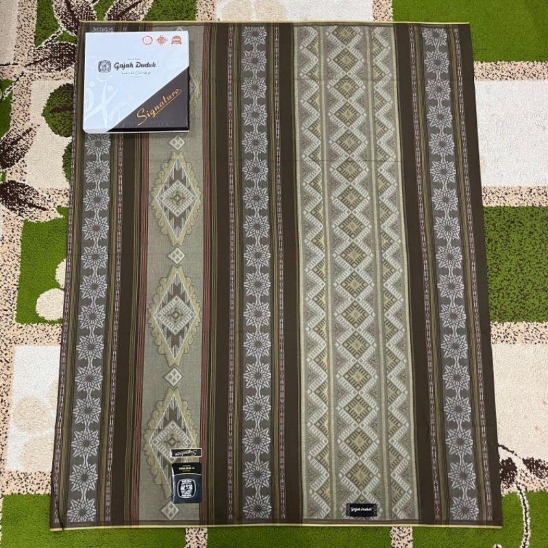 Sarung Gajah Duduk Signature