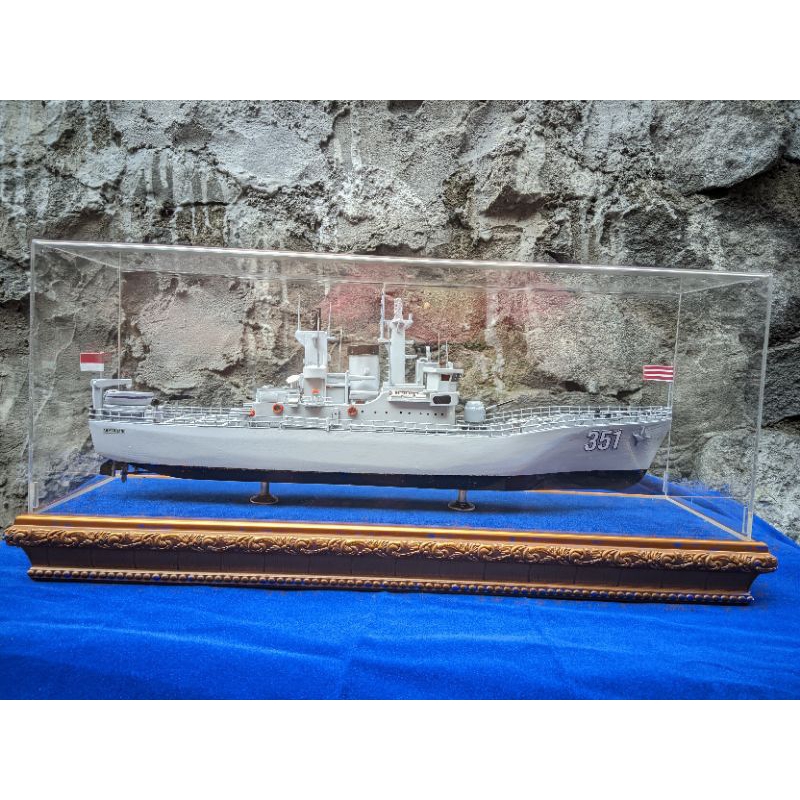 pajangan,hiasan souvenir miniatur kapal perang