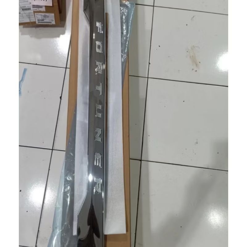 Trunklid Lis List Bagasi Grand Fortuner 2012/2015 original