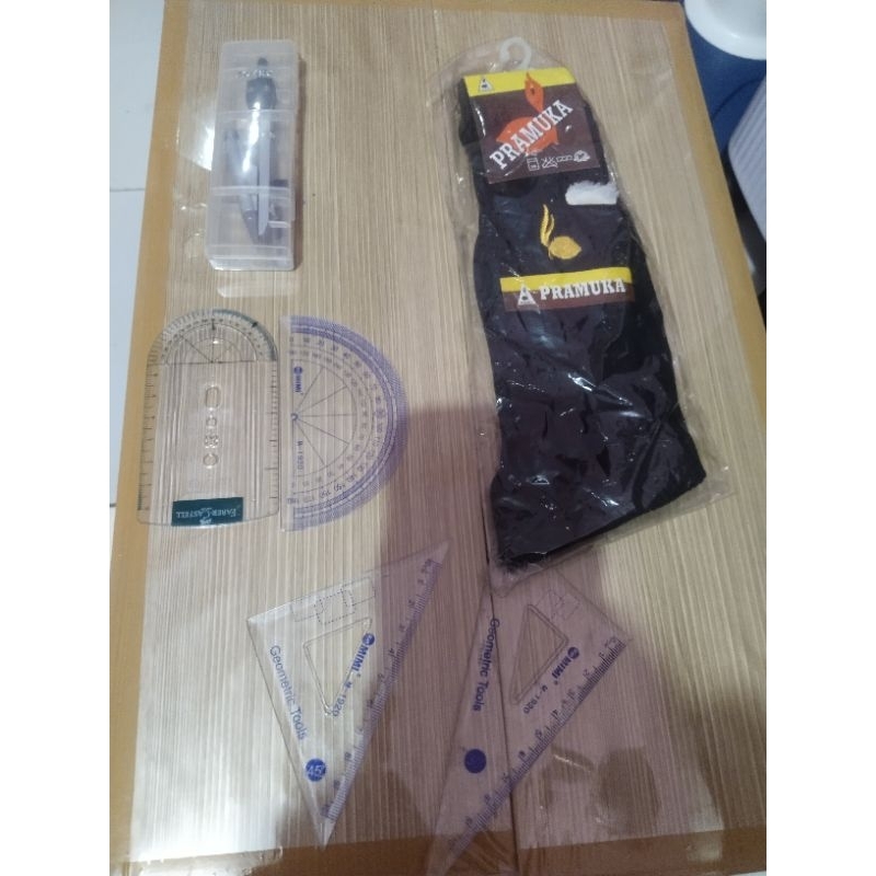 

Paket Perlengkapan Sekolah Kaos Kaki Pramuka, Penggaris ujian geometri, Jangka