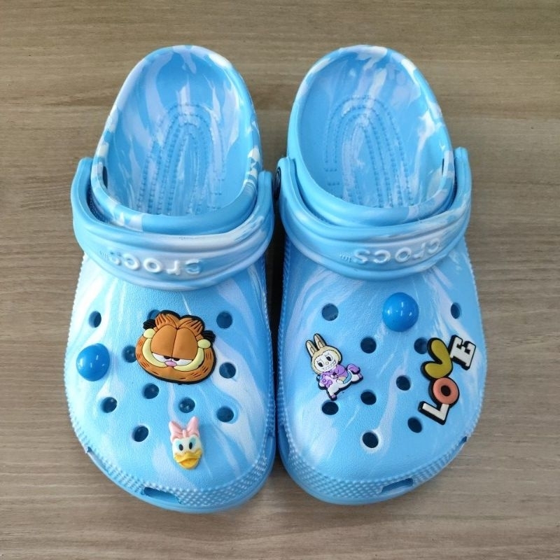 CROCS CLASSIC CLOG M5 W7 MARBLE BLUE WHITE BIRU PUTIH PASTEL MARBLED M5/W7 M5W7 MARBEL SANDAL SENDAL