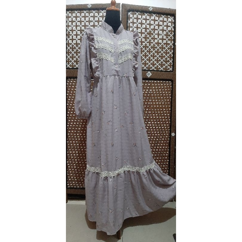 Gamis motif kotak bunga