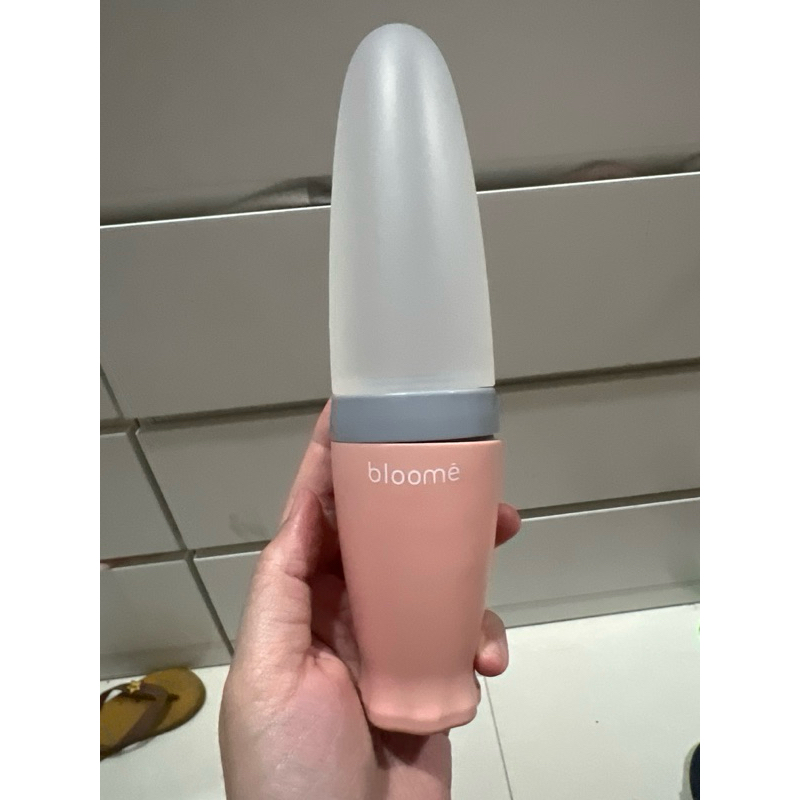 bloome squeeze feeding spoon