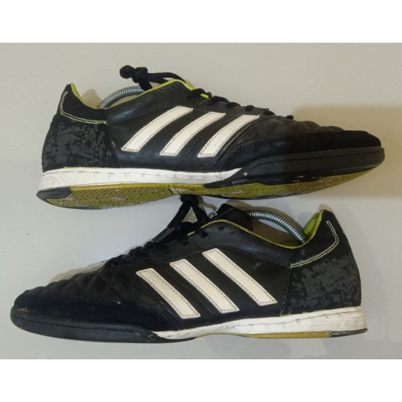 Sepatu Futsal Adidas Second size 45