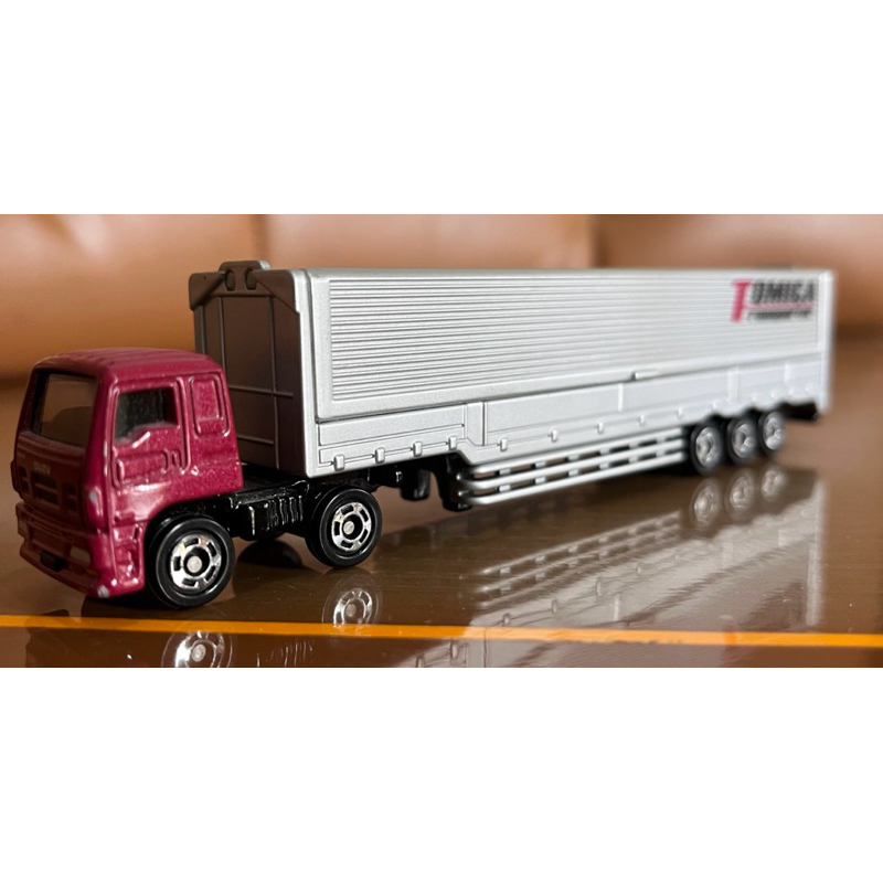 Takara Tomy 1 : 64 Tomica Long 139 Isuzu Giga Panel Van Trailer
