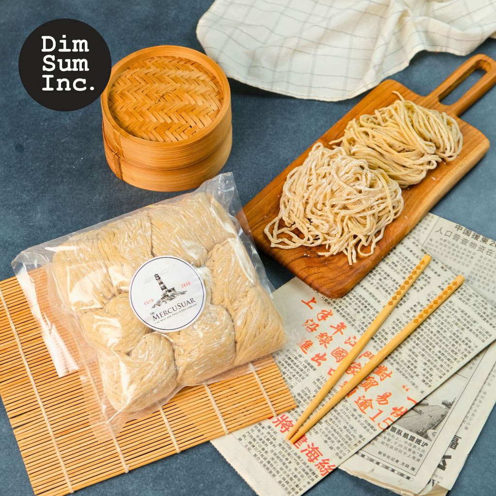 

Bakmie Ayam / Bakmi Ayam / Mi Ayam / Mie Ayam / Bakmie / Bakmi / Mie Mentah Basah Premium Cap Mercusuar 1 Kg isi 10 Pcs by Dimsum Inc