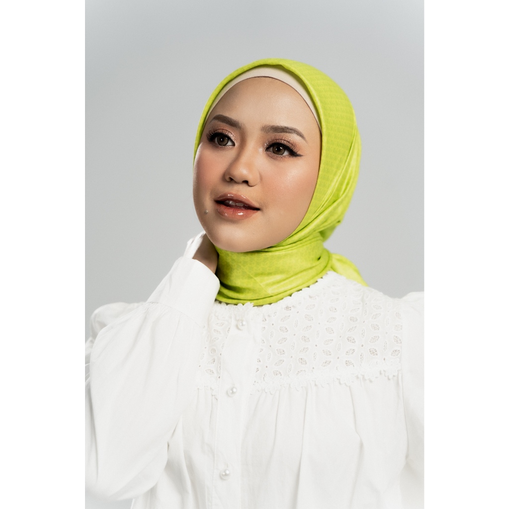 Hijab Voal Motif Kamboja - Hijau Lemon / Lime Green - Kerudung Segi Empat Premium 110 x 110 cm
