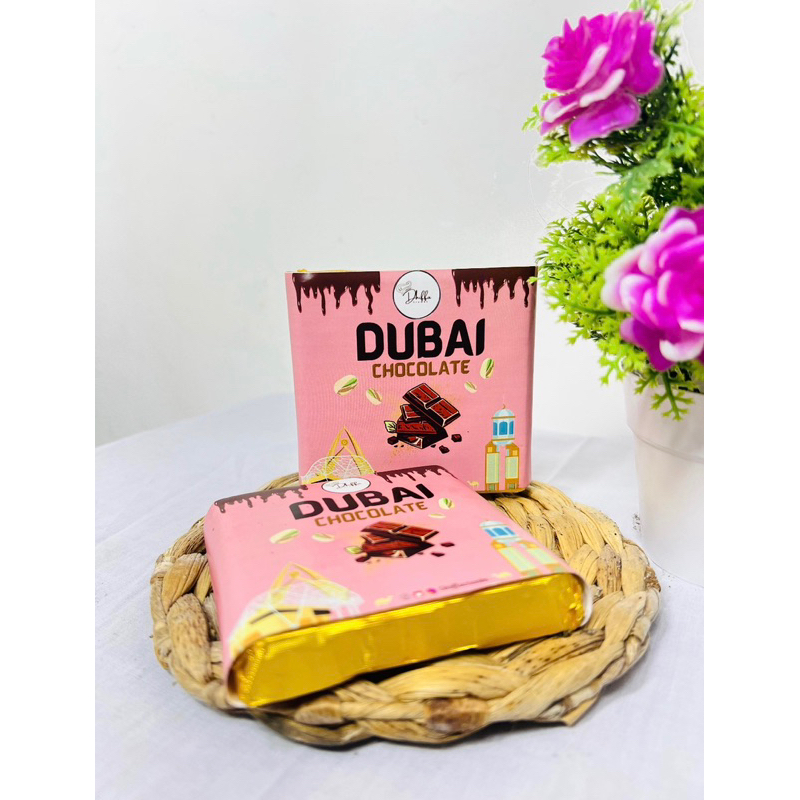 

Coklat Dubai Kunafa Pistachio & Lotus by Dhiffa Crumbs