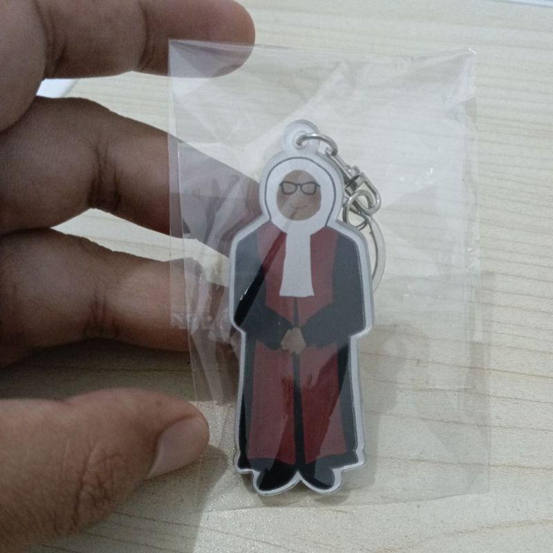 GANTUNGAN KUNCI Hakim Pengadilan Negeri