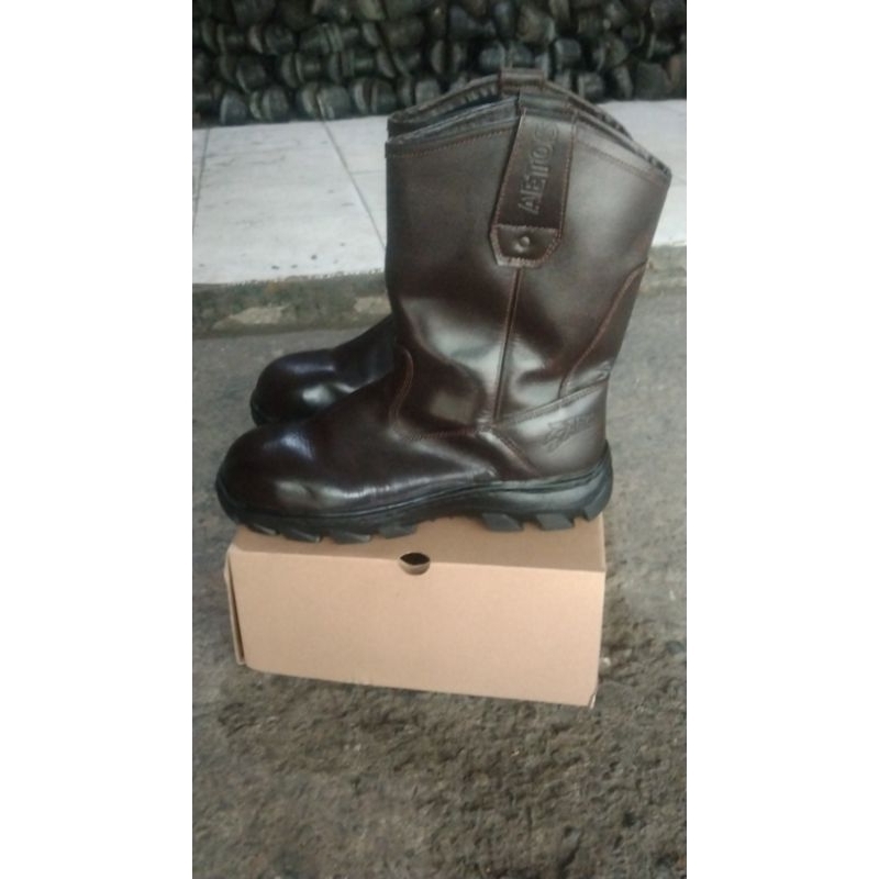 Sepatu Safety boots AEtos Second,45