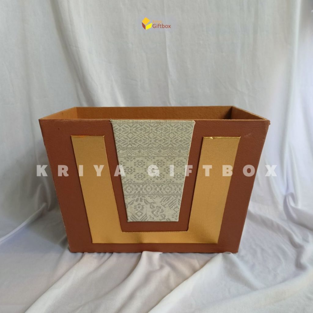 

Keranjang Parcel Lebaran Warna Coklat Kombinasi Kain Songket | Keranjang Hampers Unik Eksklusif Untuk Parcel Lebaran