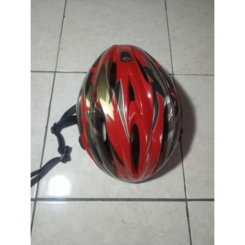 helm sepeda united bekas