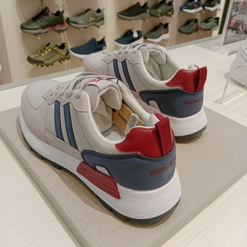 sepatu pria north star