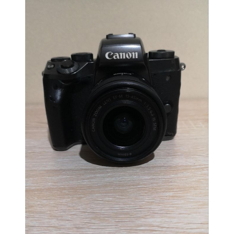 Canon M5 Lensa Kit  bekas