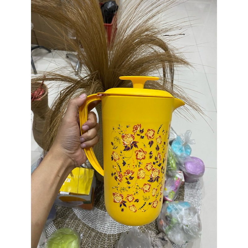 Yellow Rosetta Pitcher 2L Tupperware teko air