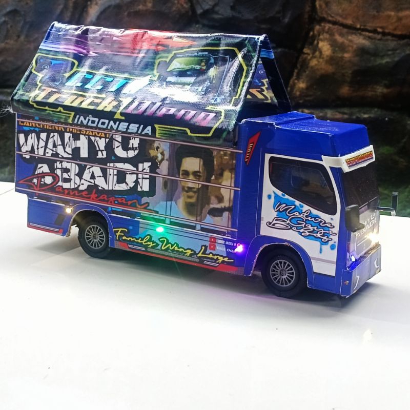 Miniatur truk oleng Wahyu abadi full lampu terpal