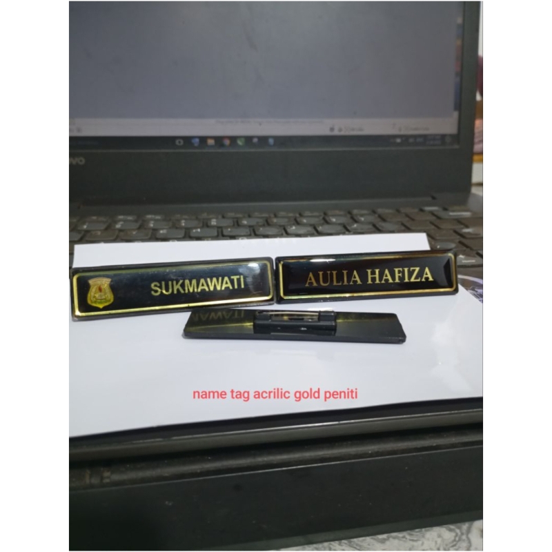 Papan Nama/Name Tag Hitam Gold Peniti